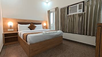 Een bureau, een laptopwerkplek