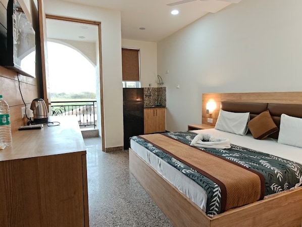 Habitación Premium, balcón, vistas a la ciudad | Escritorio y espacio para trabajar con un portátil