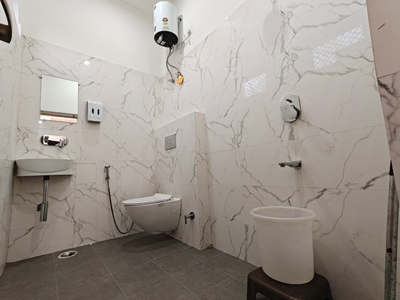 Ducha, toallas, jabón y champú