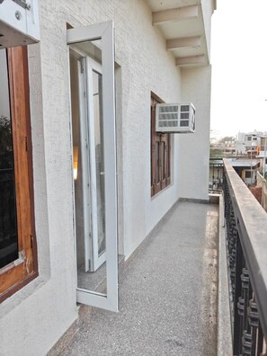 Superior Room, Balcony, City View | Balcony