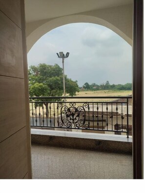 Balcony view - Hotel Devi Ram Atithi Bhawan Vrindavan By HRG (Vrindavan)