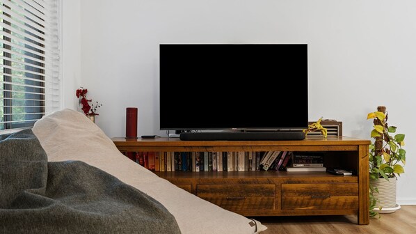Smart-tv och eldstad
