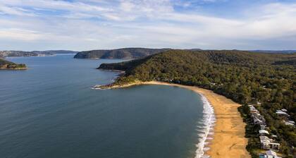 Salt and Stone Modern Pearl Beach Stay 2 Mins to Ocean