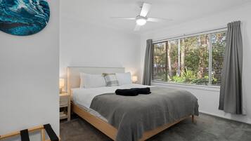 3 bedrooms, desk, free WiFi, bed sheets