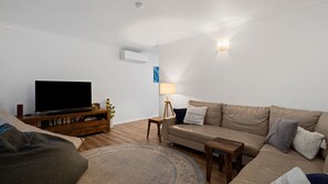 Smart-tv och eldstad