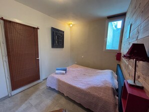 2 bedrooms, iron/ironing board, travel crib, free WiFi