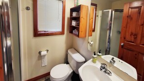 Haartrockner, Handtücher, Toilettenpapier