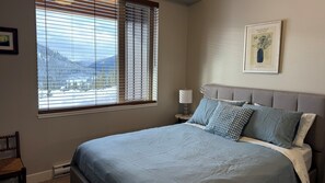 2 bedrooms, internet, bed sheets