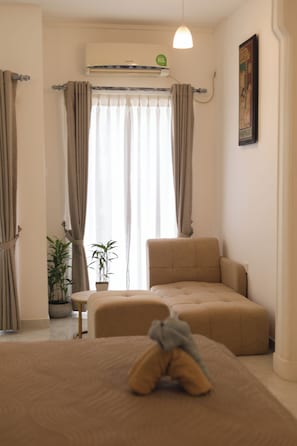 Suíte família | Escrivaninha, Wi-Fi de cortesia, roupa de cama