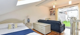 Garden room, central Winchester