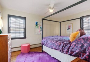2 bedrooms, iron/ironing board, internet, bed sheets