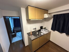 エコノミー アパートメント 禁煙 バルコニー (401) | 専用キッチン | 大型冷蔵庫、電子レンジ、コンロ、電気ポット