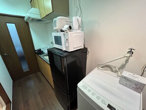 Apartment, Non Smoking, Balcony (401) | Private kitchen | Full-size fridge, microwave, stovetop, rice cooker
