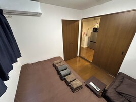 エコノミー アパートメント 禁煙 バルコニー (401) | デスク、遮光カーテン、アイロン / アイロン台、WiFi (無料)