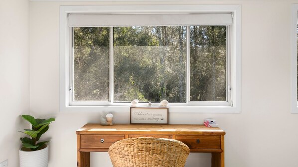 Interior - A Tranquil Bushland Escape Near the Beach (Hyland Park)