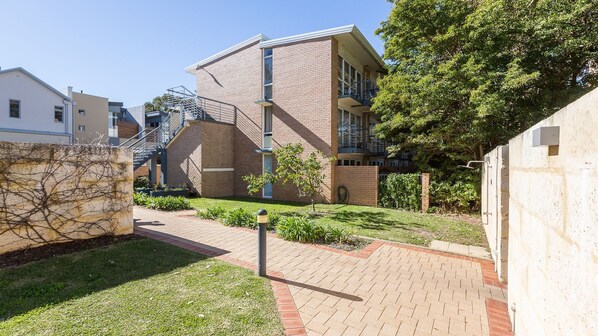 Property grounds - Cottesloe Tree Top Studio (Cottesloe)