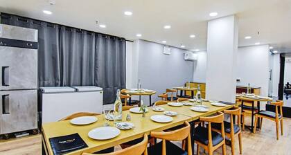 Super Townhouse The Royal Retreat