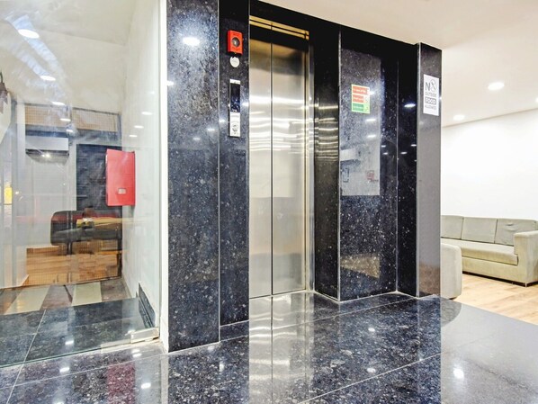 Room - Super Townhouse The Royal Retreat (Barakpur)