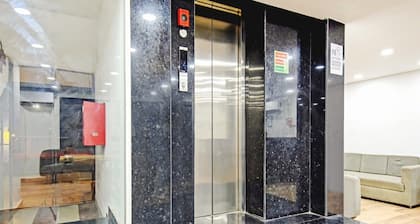 Super Townhouse The Royal Retreat