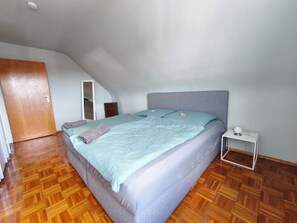 1 habitación, tabla de planchar con plancha, wifi y ropa de cama 