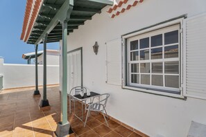 Outdoor dining - Vacation Home 'Bonita Casa Annie' with Private Terrace and Wi-Fi (Abades)