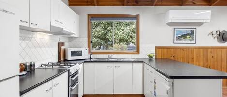 Frigorífic, microones, forn i placa de cuina