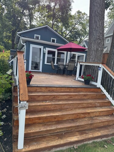 Welcoming lake house on beautiful Sand Lake in Irish Hills