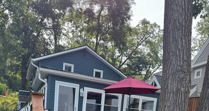 Welcoming lake house on beautiful Sand Lake in Irish Hills