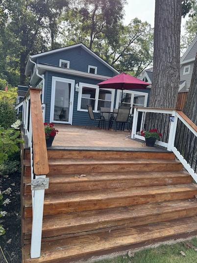 Welcoming lake house on beautiful Sand Lake in Irish Hills