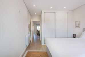 1 bedroom, iron/ironing board, internet, bed sheets