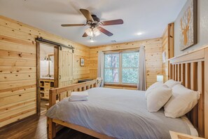 4 bedrooms, free WiFi, bed sheets