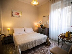 Economy Double Room | Free WiFi - Alfonso Guest House  (Rome)