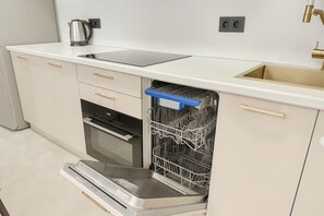Oven, dishwasher