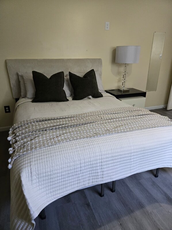 2 bedrooms, desk, iron/ironing board, free WiFi