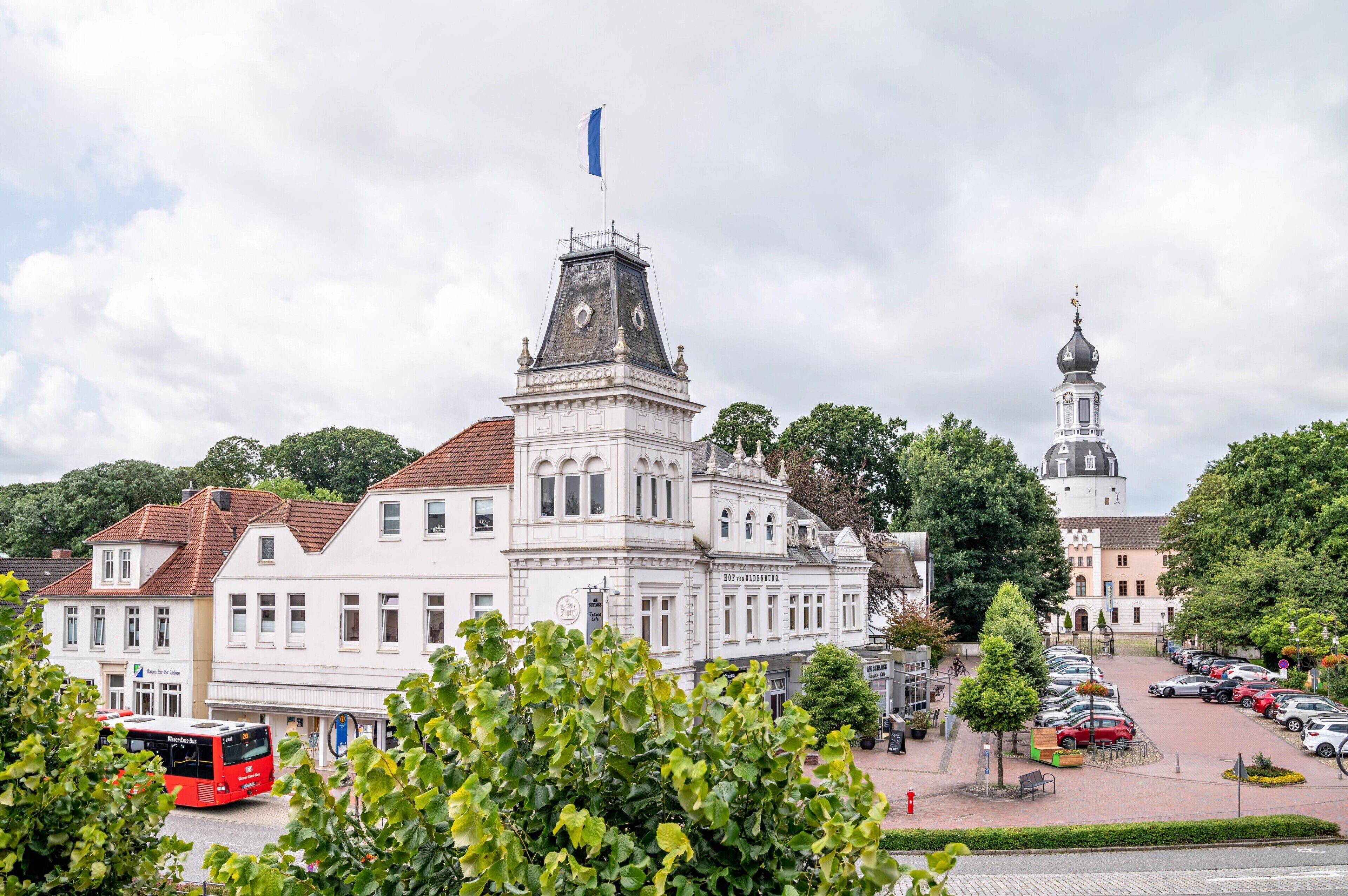 موقف سيارات