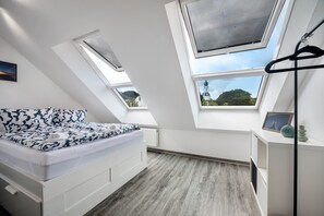 2 bedrooms, WiFi, bed sheets - Holiday Apartment with View of Jever Castle (Jever)