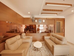 Hus | Lobby