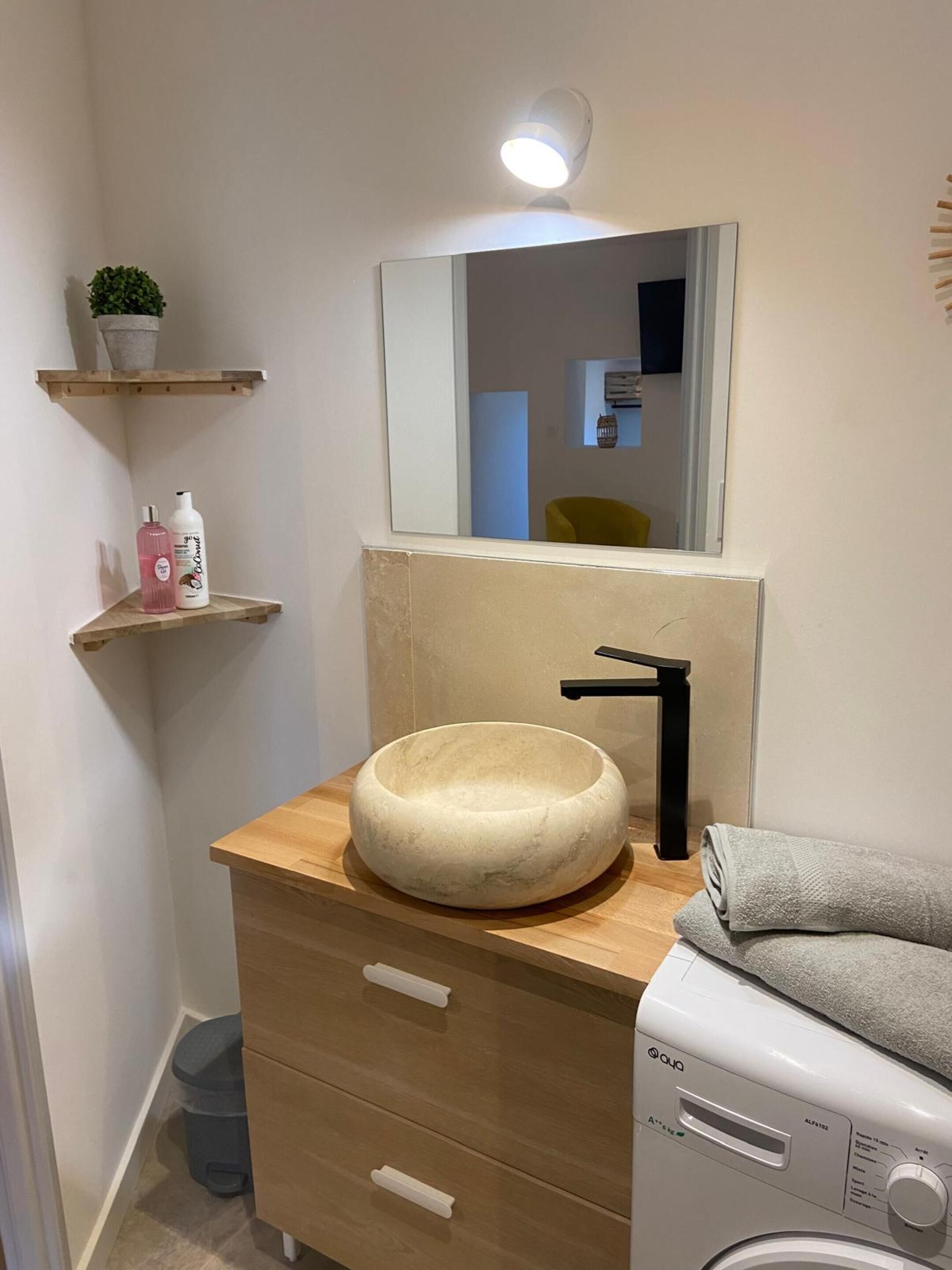 Toallas, papel higiénico