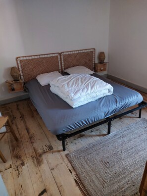 2 chambres, fer et planche à repasser