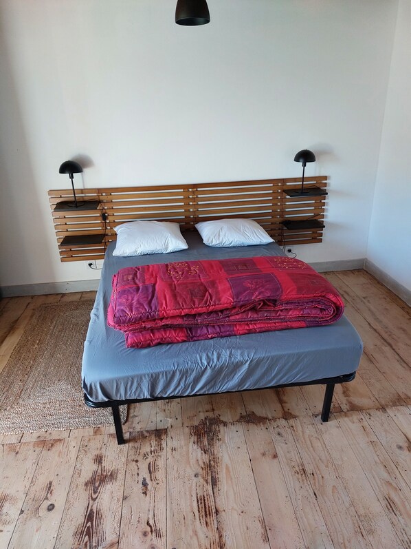 2 chambres, fer et planche à repasser