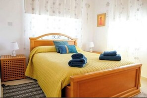 2 bedrooms, iron/ironing board, WiFi, bed sheets