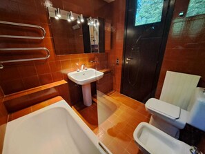Luxury Apartment | Bathroom | Combined shower/tub, hair dryer, towels, soap - Lugano Apartments  (Lugano)