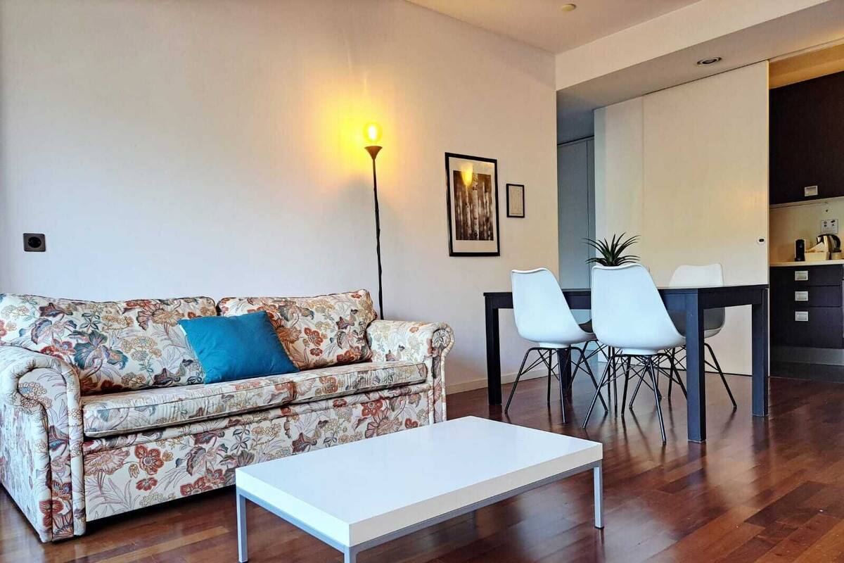 Deluxe Apartment | Living area | Flat-screen TV