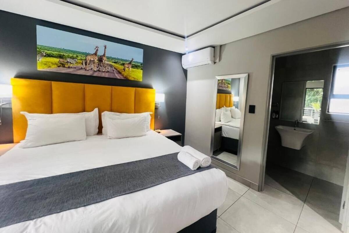 Studio, Balcony, Garden View | Minibar, in-room safe, desk, laptop workspace