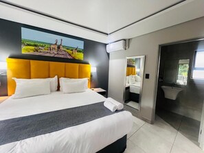 Luxury Studio, Balcony, Pool View | In-room safe, desk, laptop workspace, free WiFi - Khayalami Hotel Mbombela (Mbombela)