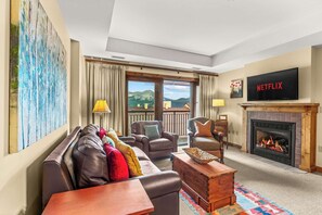 TV, fireplace, offices - Beautiful 1 Bedroom with Full mountain views! (Crested Butte)