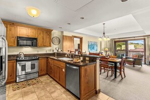 Fridge, microwave, oven, stovetop - Beautiful 1 Bedroom with Full mountain views! (Crested Butte)