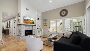 Smart TV, fireplace - SRC81 - 3 BD / 2 BA, 1591 sf - Remodeled Chapala! (La Quinta)