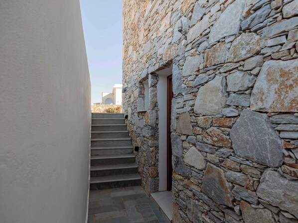 Property grounds - Folegandros Galano Hideaway - Moniasma SeaViews (Ano Meria)