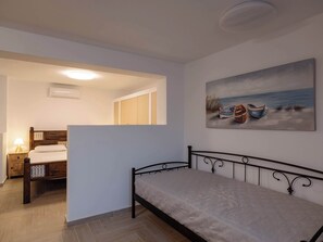 Iron/ironing board, travel cot, WiFi, bed sheets - Folegandros Galano Hideaway - Moniasma SeaViews (Ano Meria)